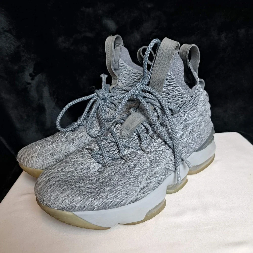 Nike LeBron 15  922811-005 Gray Metallic Gold Basketball Sneakers Kids Size 7Y